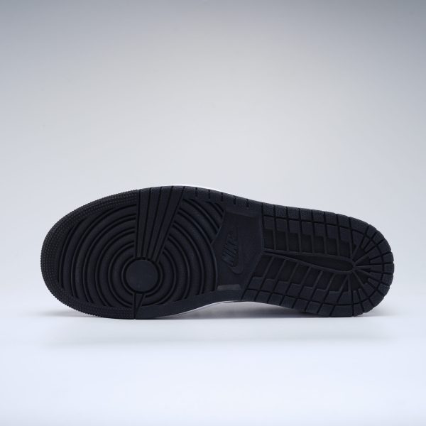 Air Jordan 1low LV og Black and white print