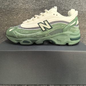 New Balance 1000